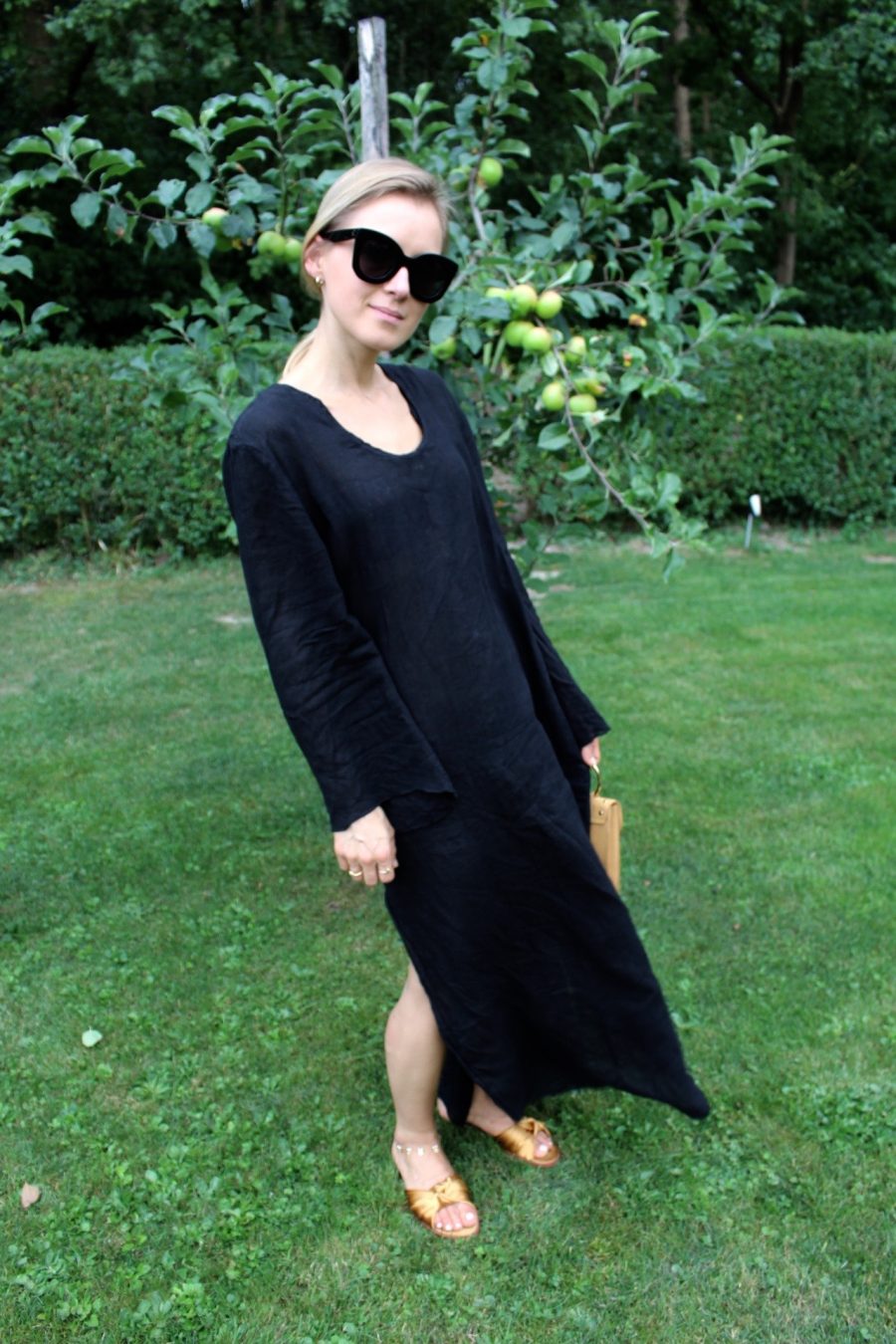 linen dress black fashion blogger 