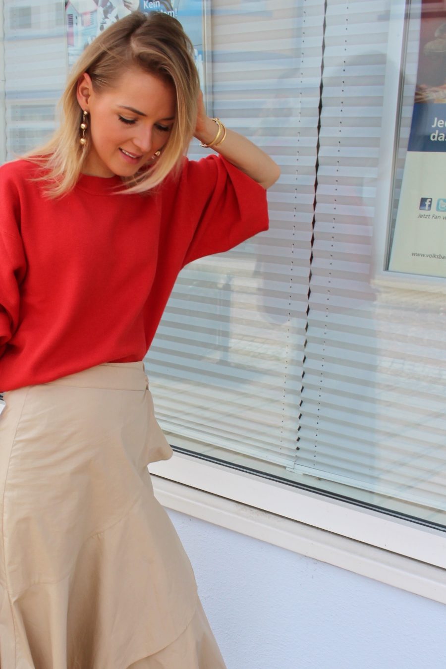 red sweater H&M trend