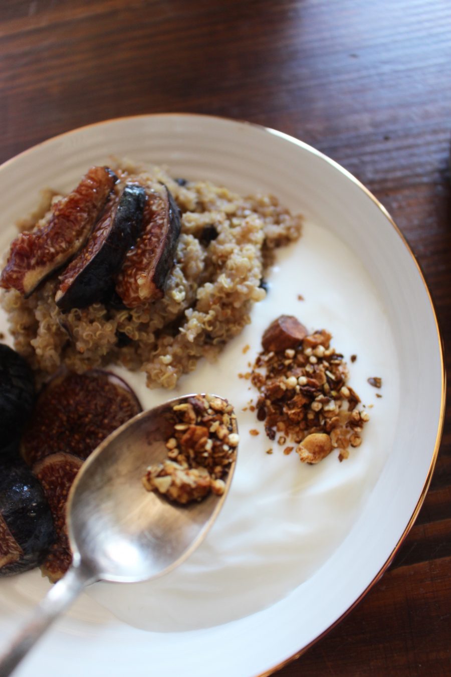 Warm fig quinoa breakfast bowl