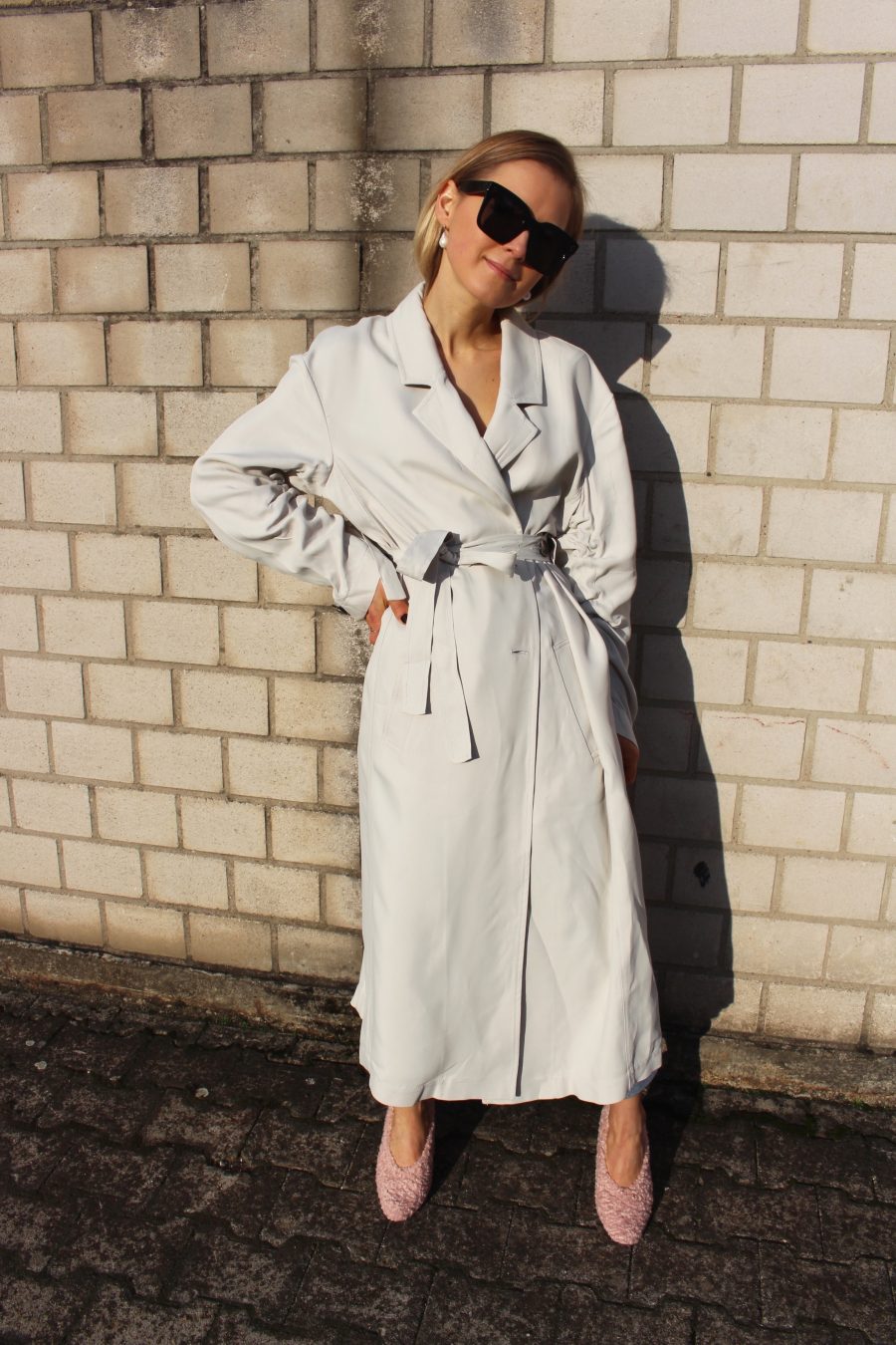 white oversized coat fashion blogger streetstyle 