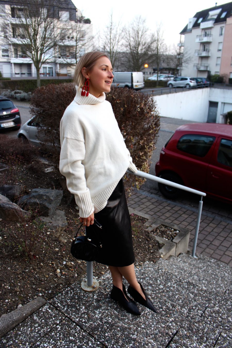 leather skirt fashion blogger
