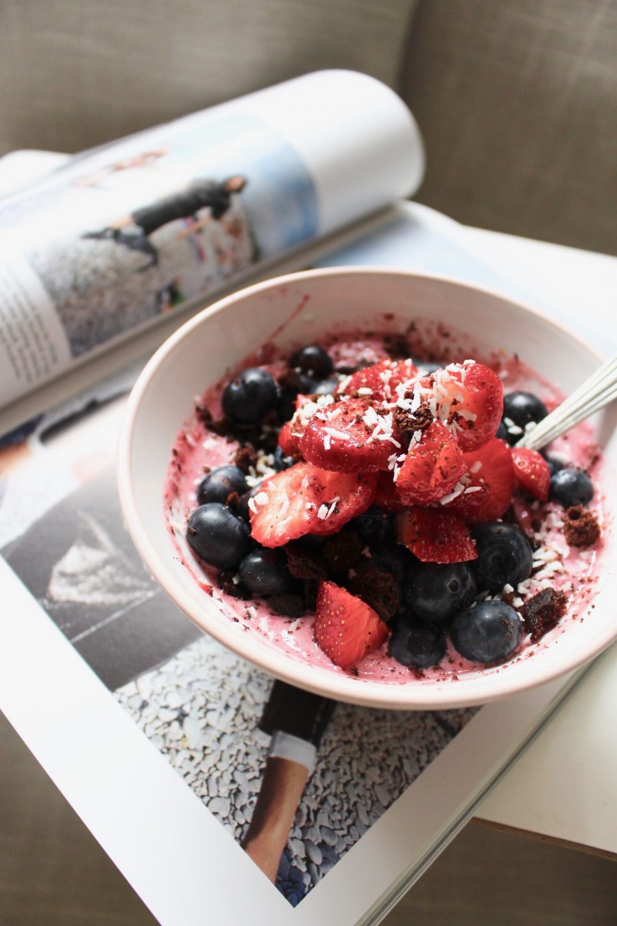 Summer Strawberry-Bowl Breakfast 