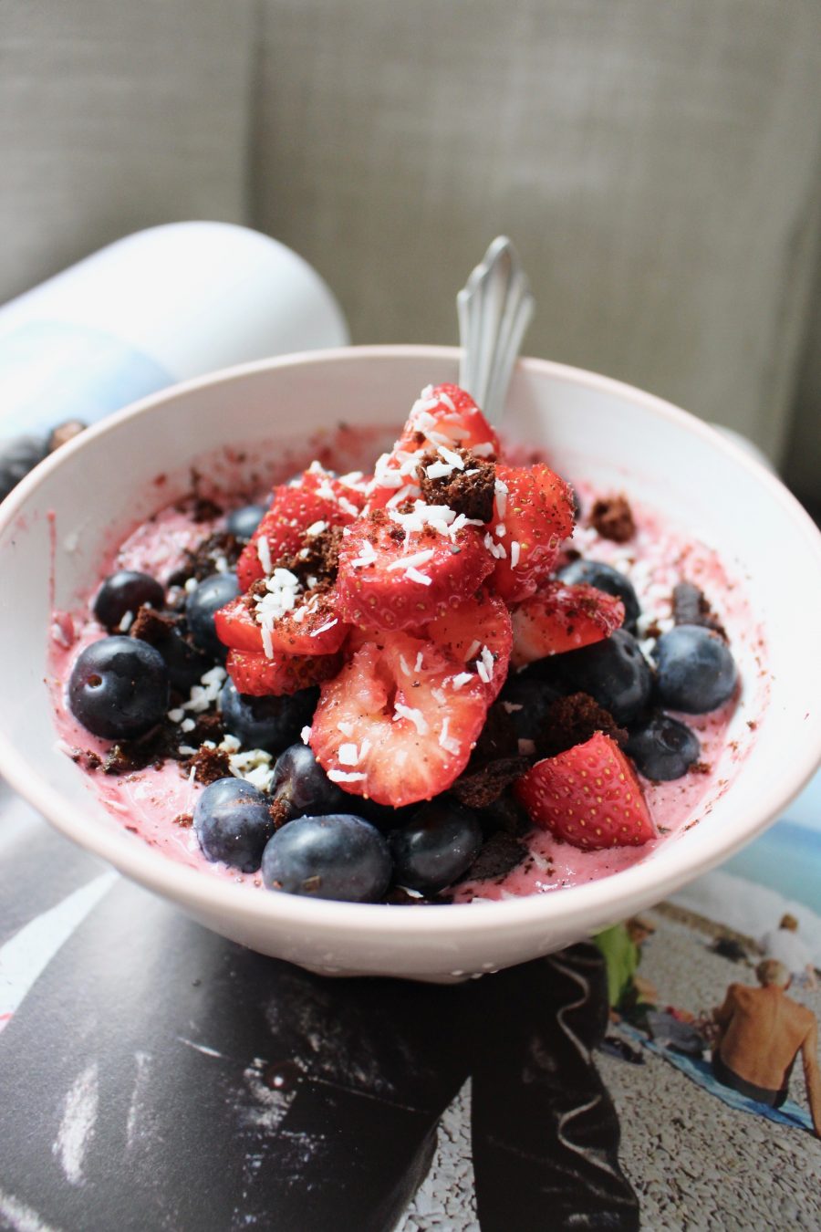 Summer Strawberry-Bowl Breakfast 