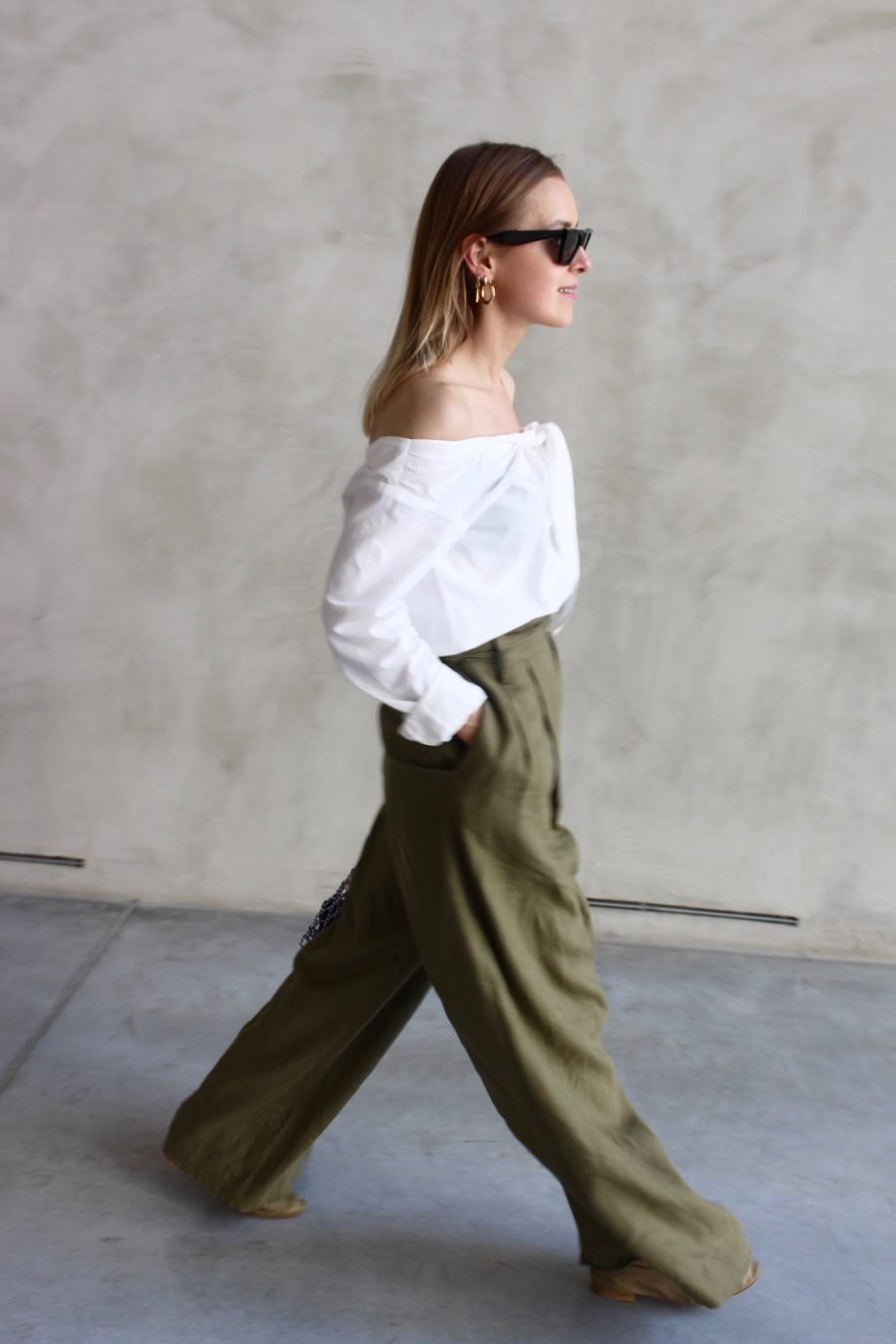 white blouse H&M trend 