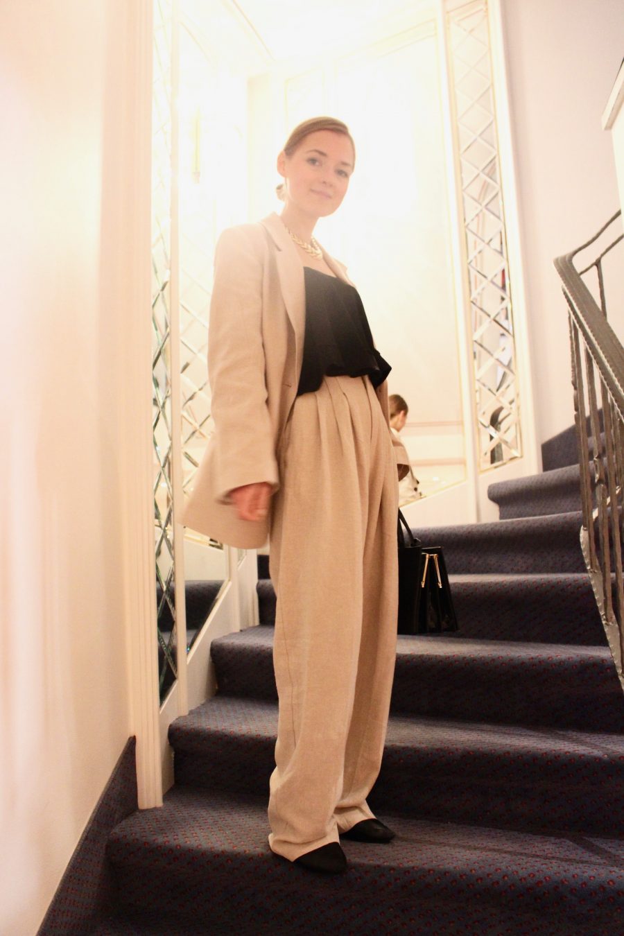 Linen jacket fashion blogger