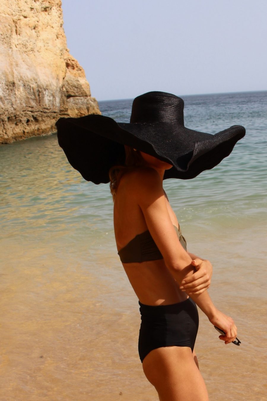 black hat mango summer trend 