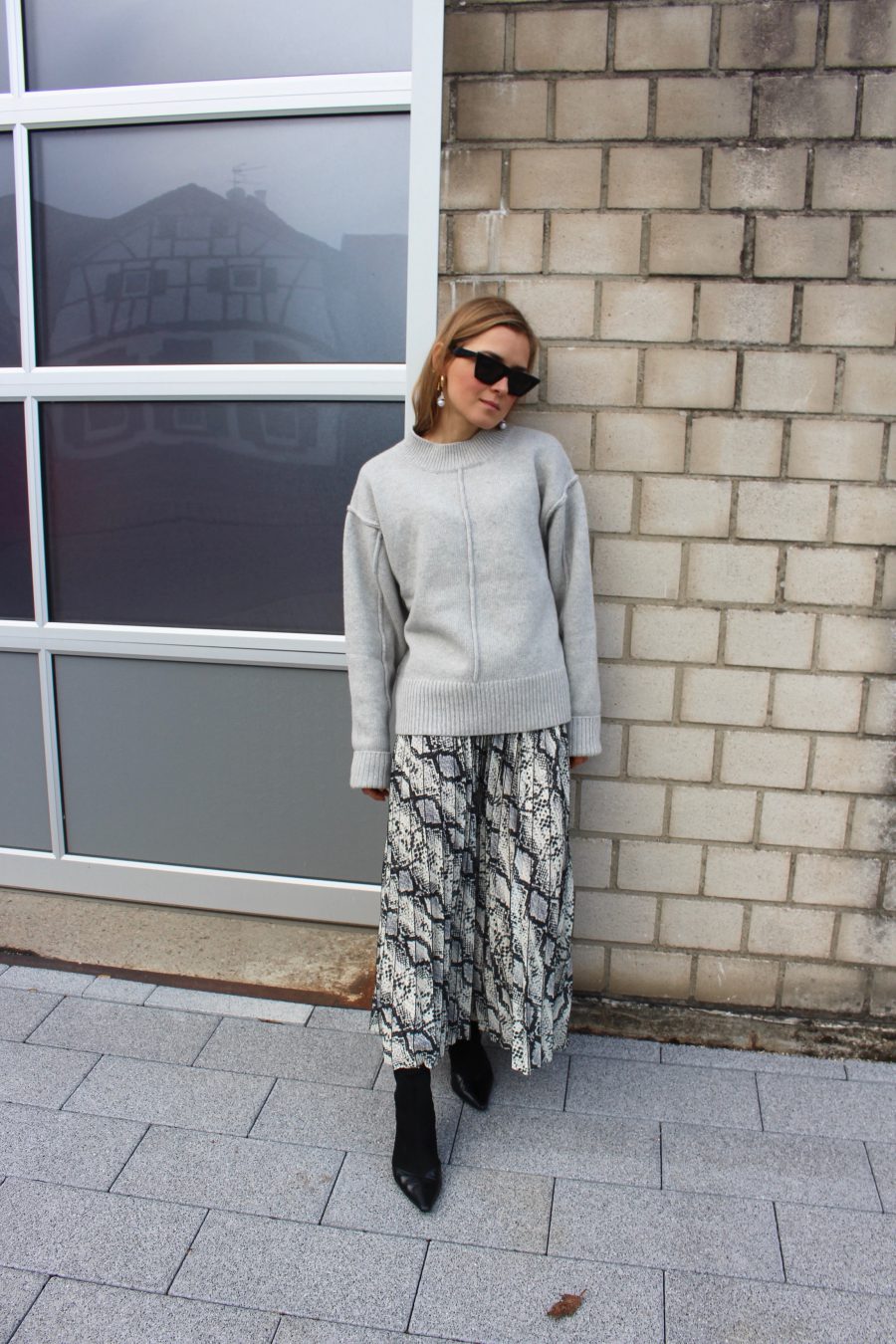 Grey Sweater H&M Trend