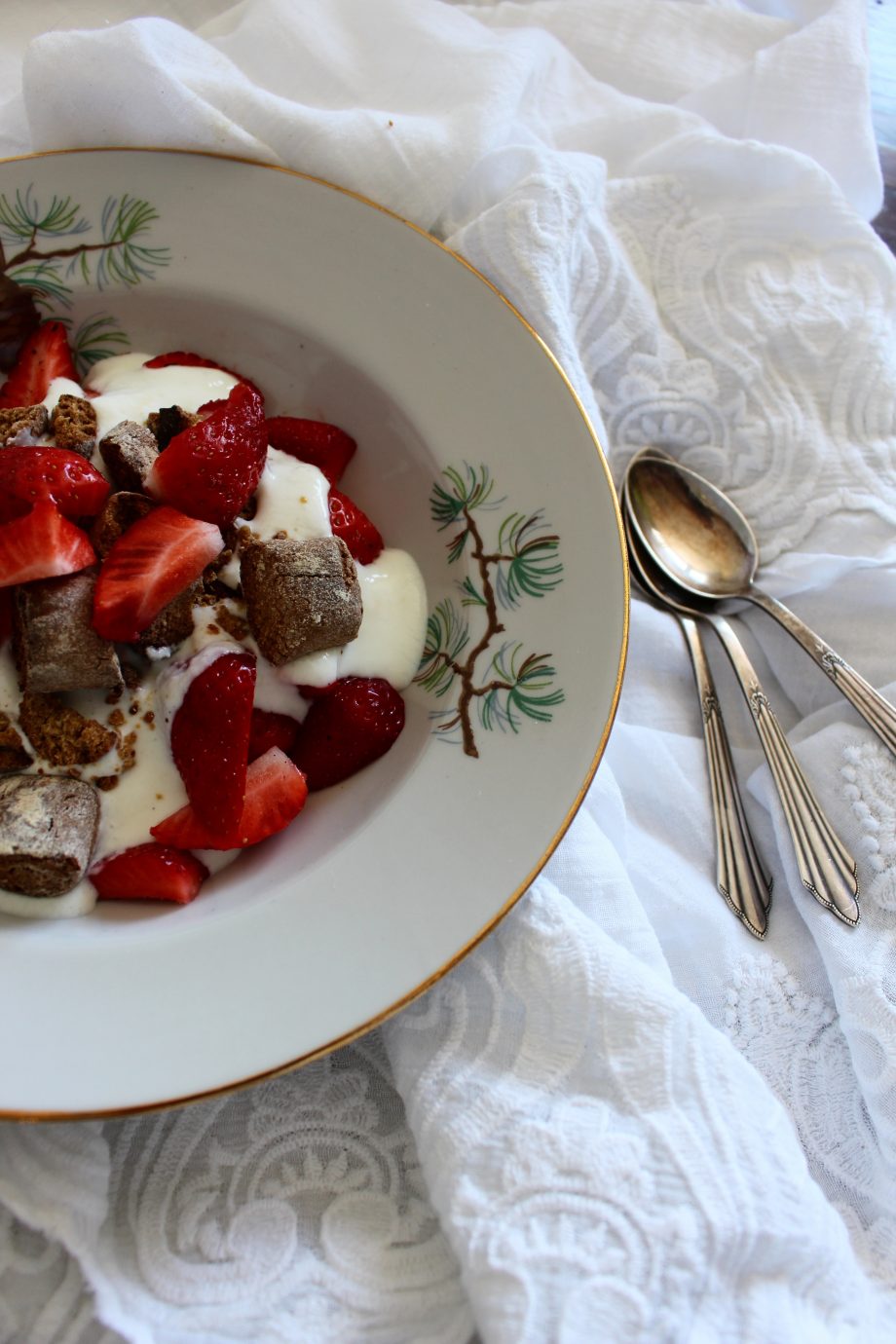 Kardamom-Kekse mit Erdbeeren & Joghurt  | 25.05.2017