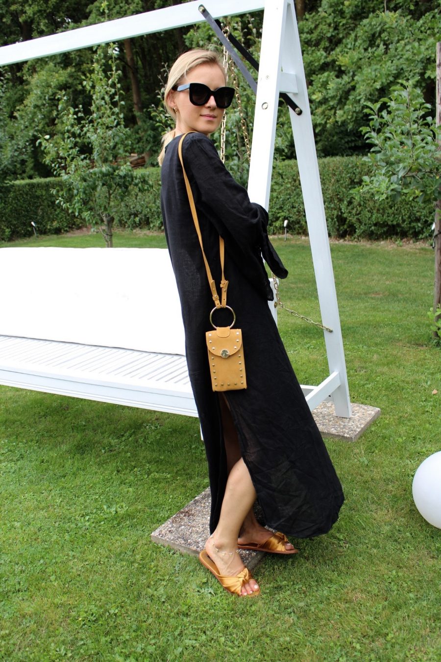 linen dress black fashion blogger