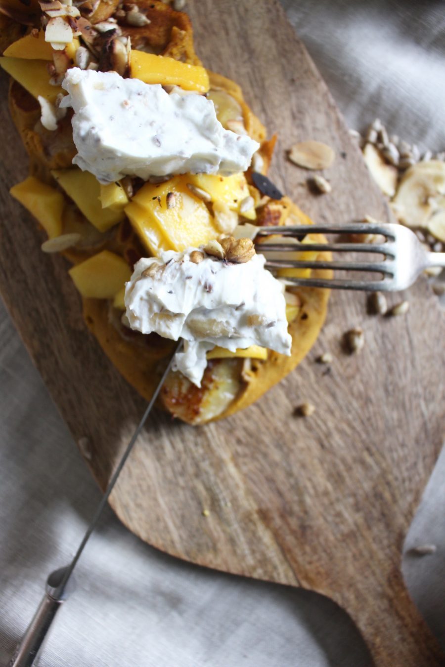 Pumpkin-Banana-Pancakes with fresh Mango