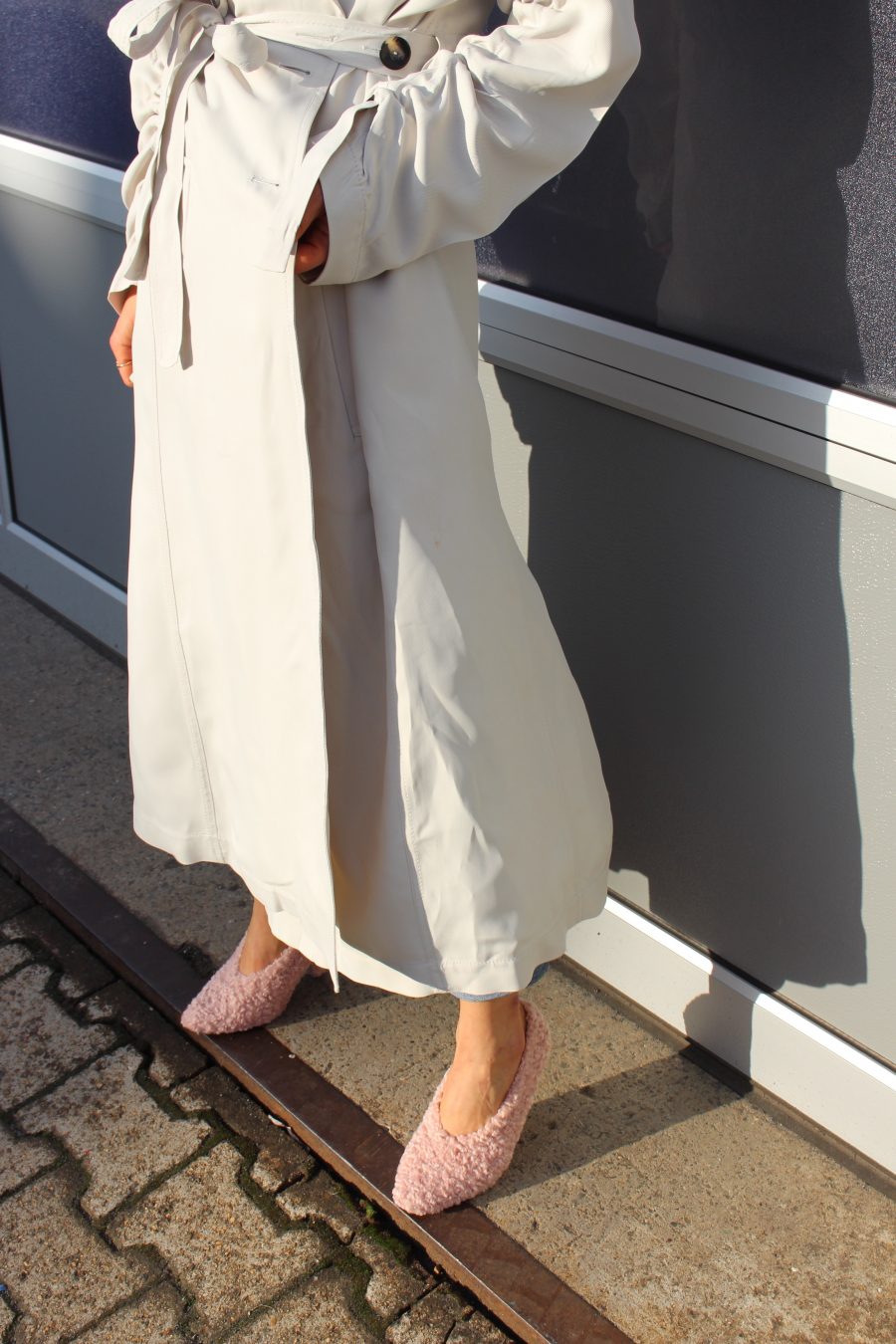 white oversized coat fashion blogger streetstyle