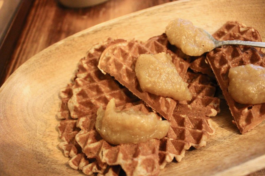 Leckere Waffeln mit Apfelmus Leckere Waffeln mit Apfelmus