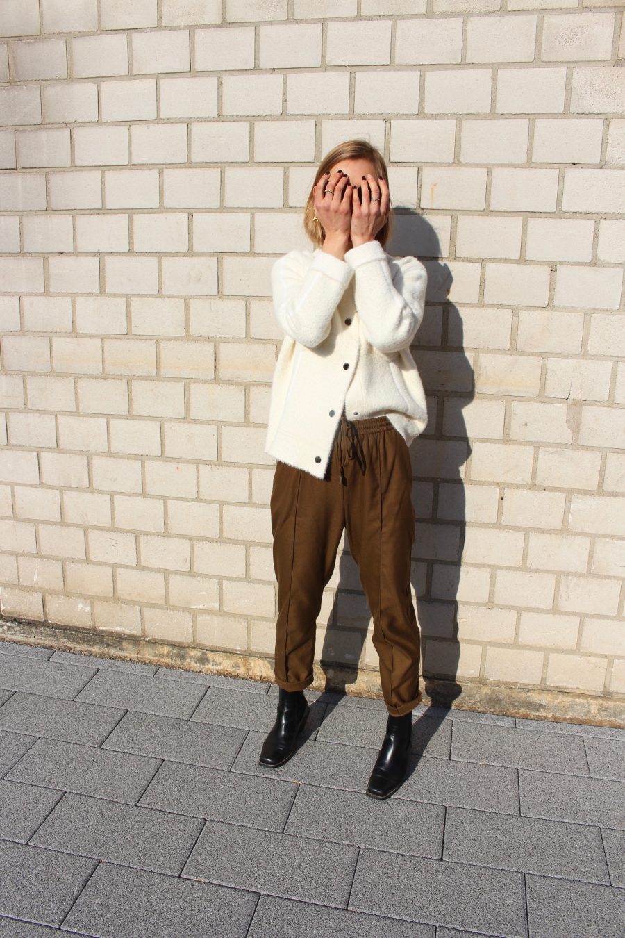 mango khaki pants fashion blogger style 2018